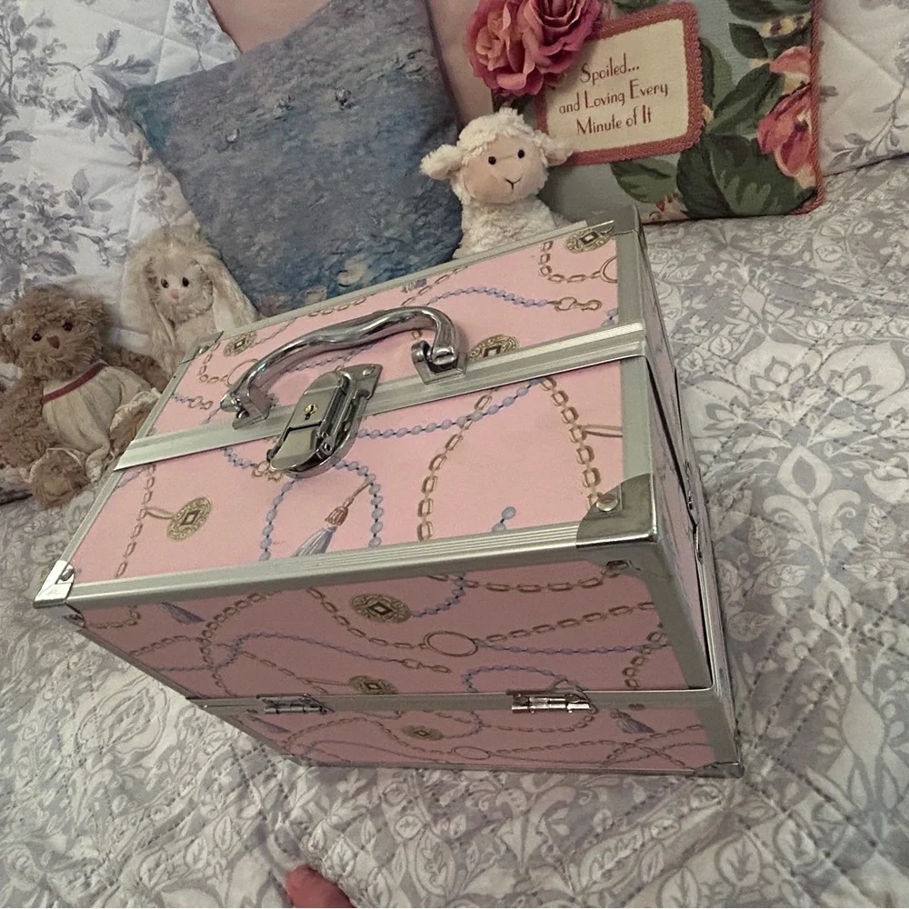 Pink Cosmetics/Jewelry case with keys. Silver Accents
